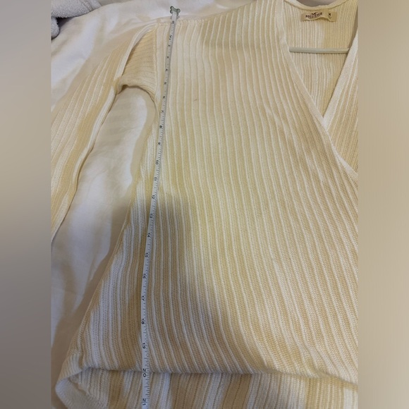 NWOT Hollister sweater - Picture 5 of 7